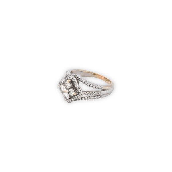 DIAMOND LADIES RING