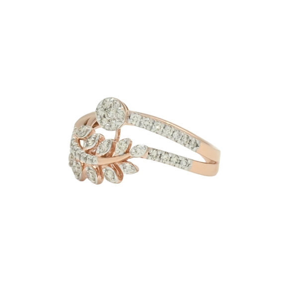 Nature-Inspired Diamond Leaf Ring – Elegant Sparkle with a Twist
